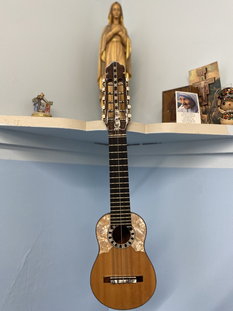 strapp guitar mary